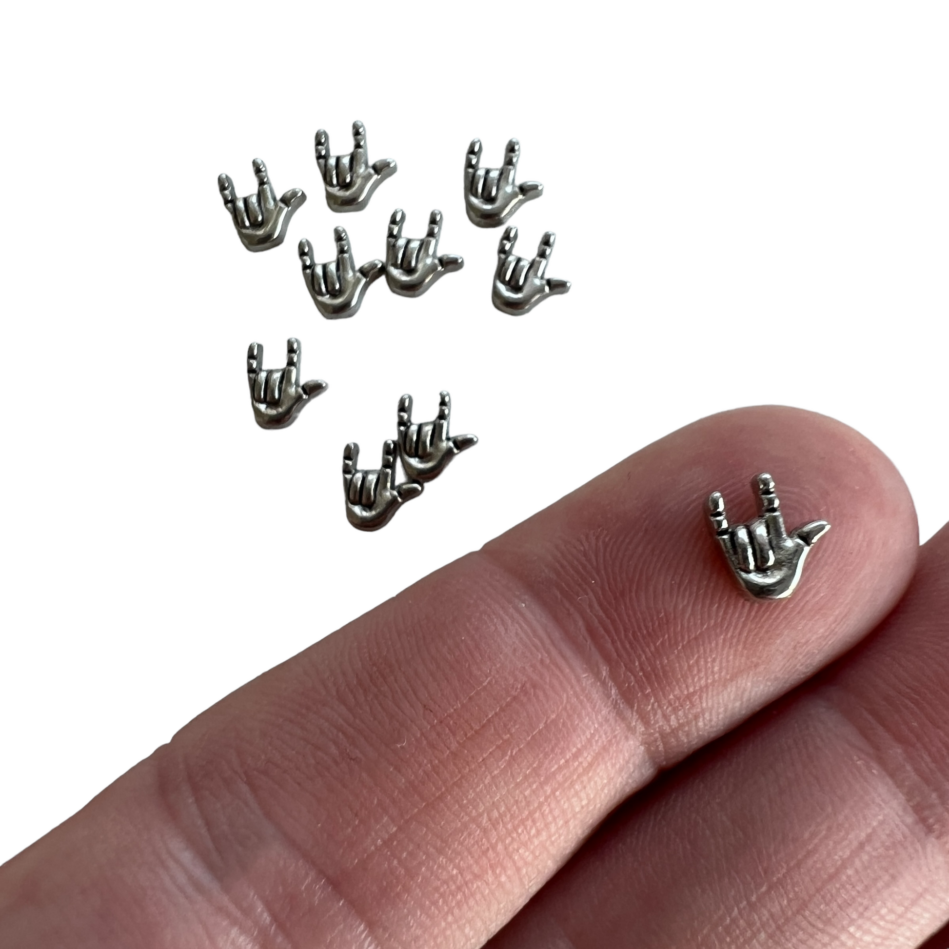 Craft — Sign Language Pendant ‘I love you’  SPIRIT SPARKPLUGS