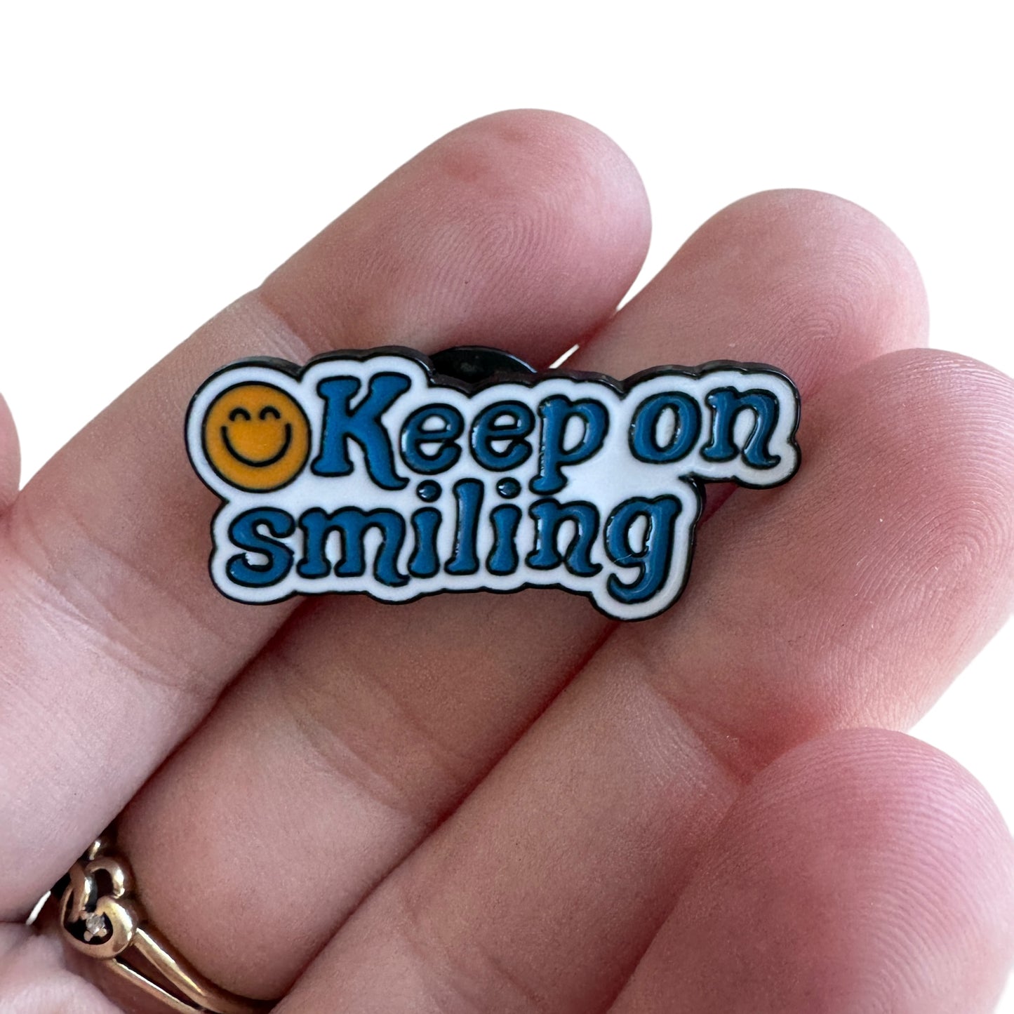 Pin —  ‘Keep on Smiling’